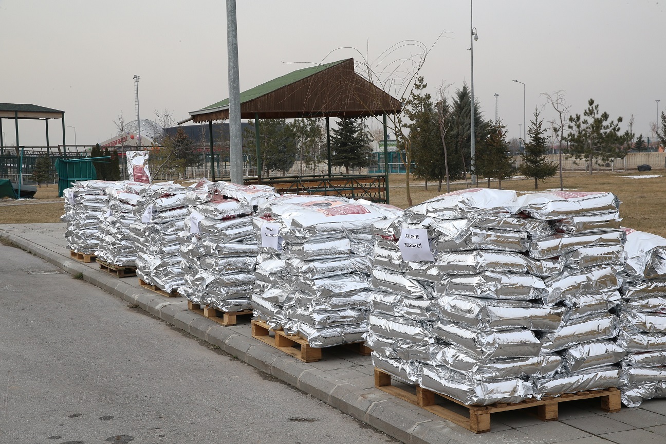Büyükşehir Belediyesi’nden 13 İlçeye 13 Ton Mama Desteği