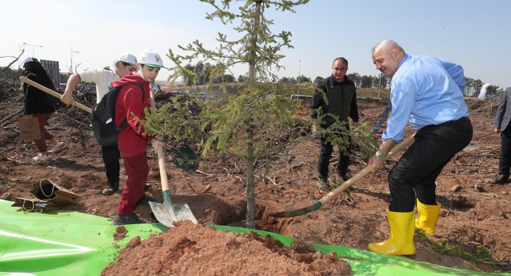 Gebze’de Fidanlar Toprakla Buluştu