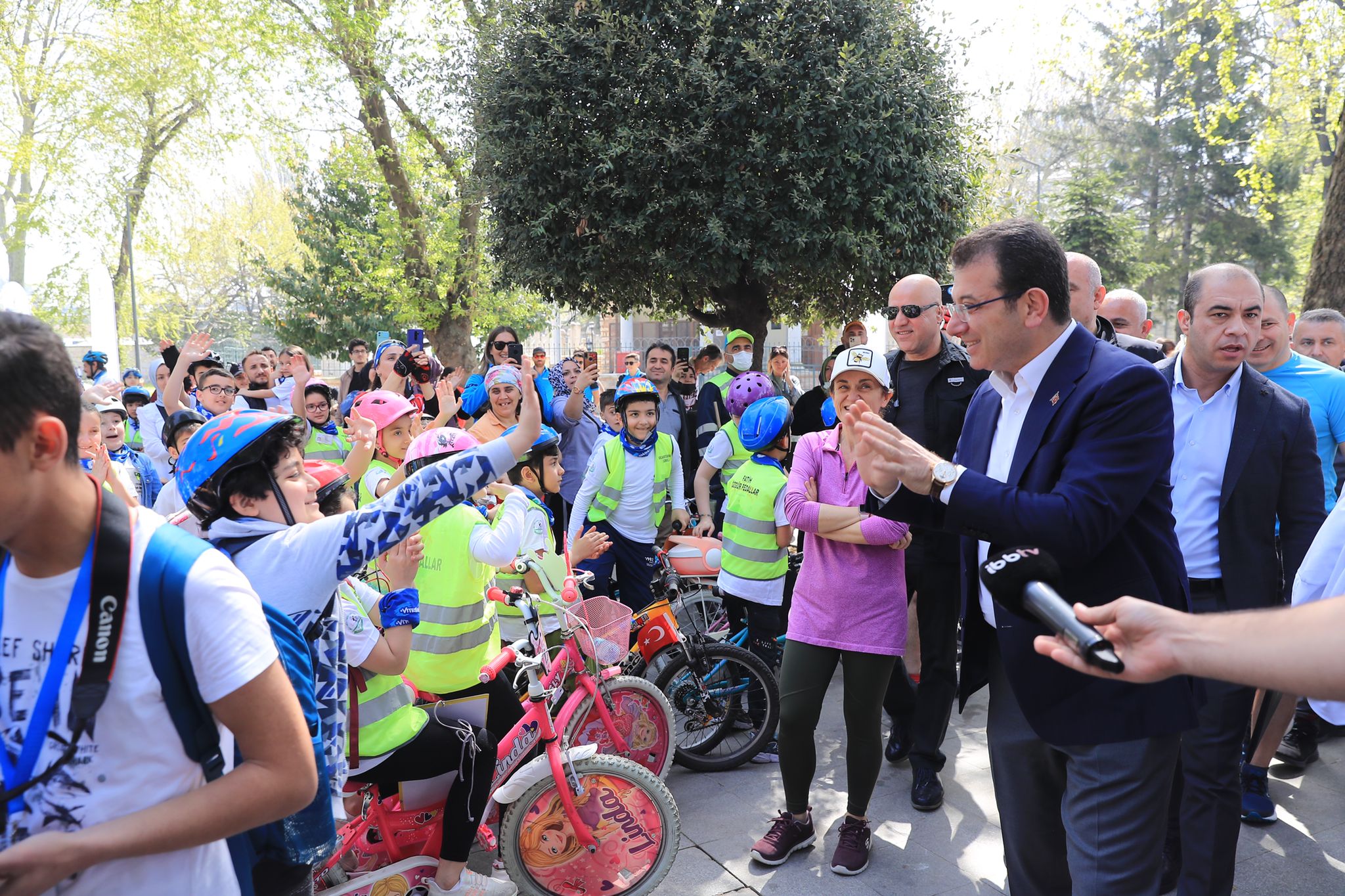 İmamoğlu’ndan Bisikletlilere Müjde: İstanbul’da Bisiklet Yolları Artıyor