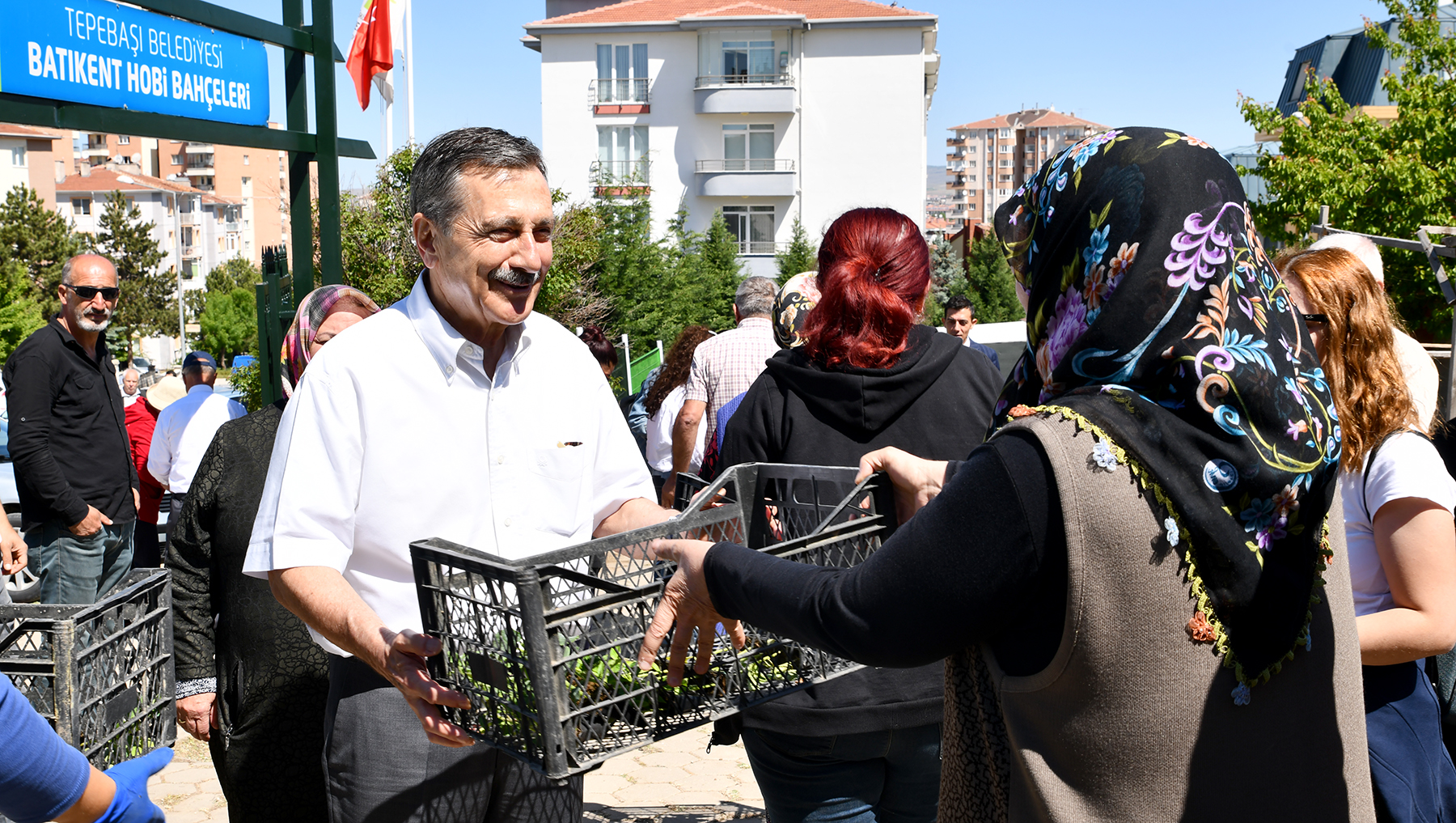 10 Bine Yakın Fide Toprakla Buluştu