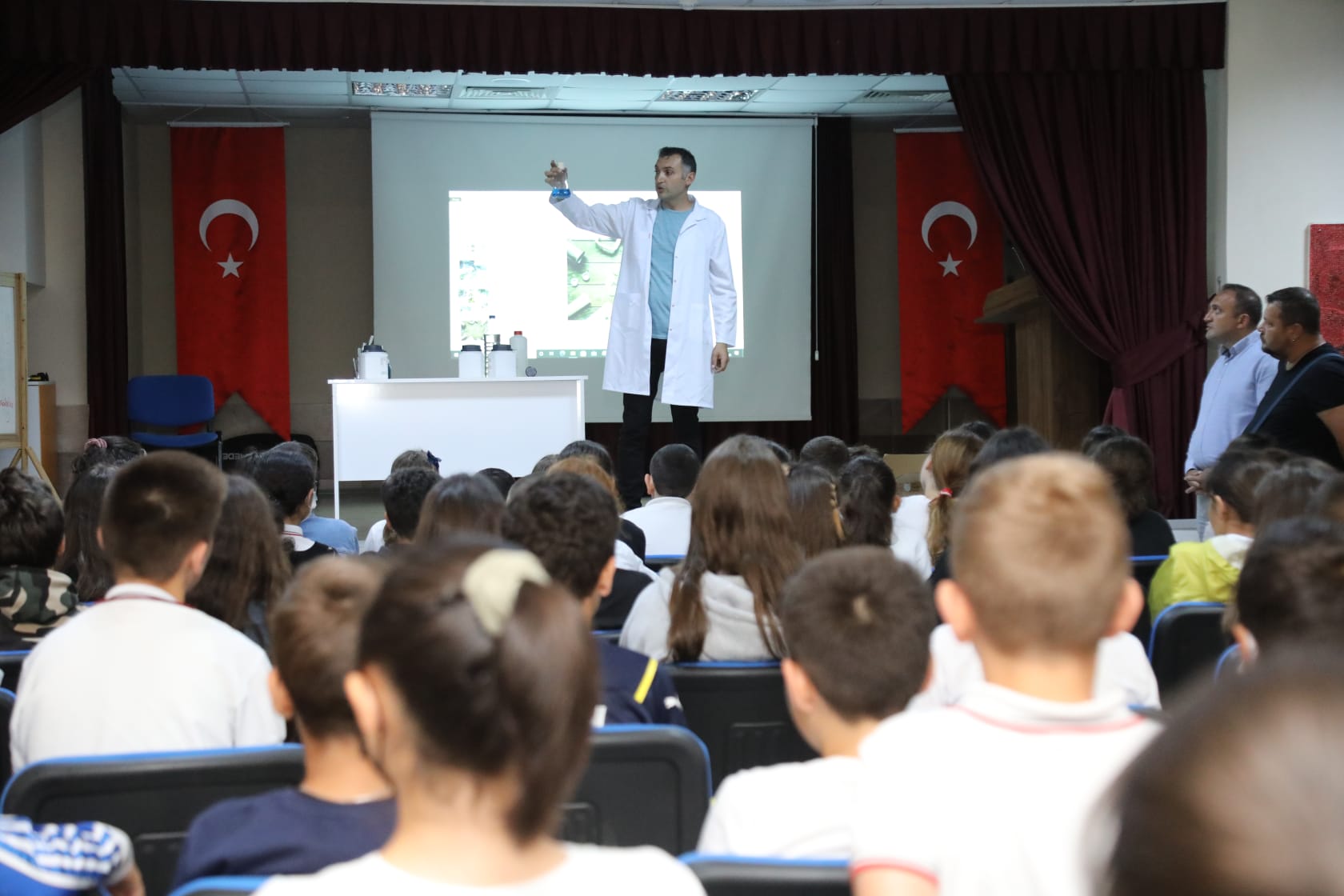 Küresel Isınma ve Geri Dönüşüm Deneylerle Anlatıldı