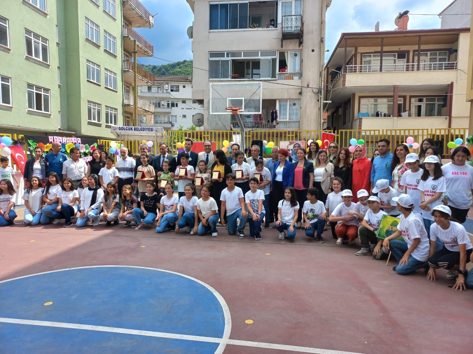 Gölcük´te Çevreci Çocuklar Büyüklerine Örnek Oldular
