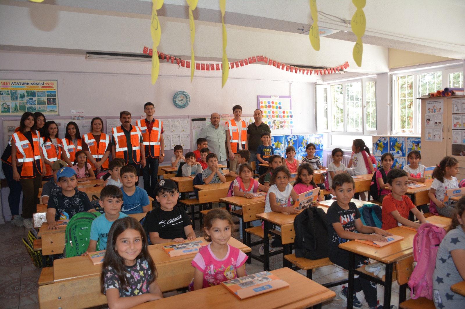 Çocuklarımıza Çevre Temizliği Bilincini Aşılıyoruz