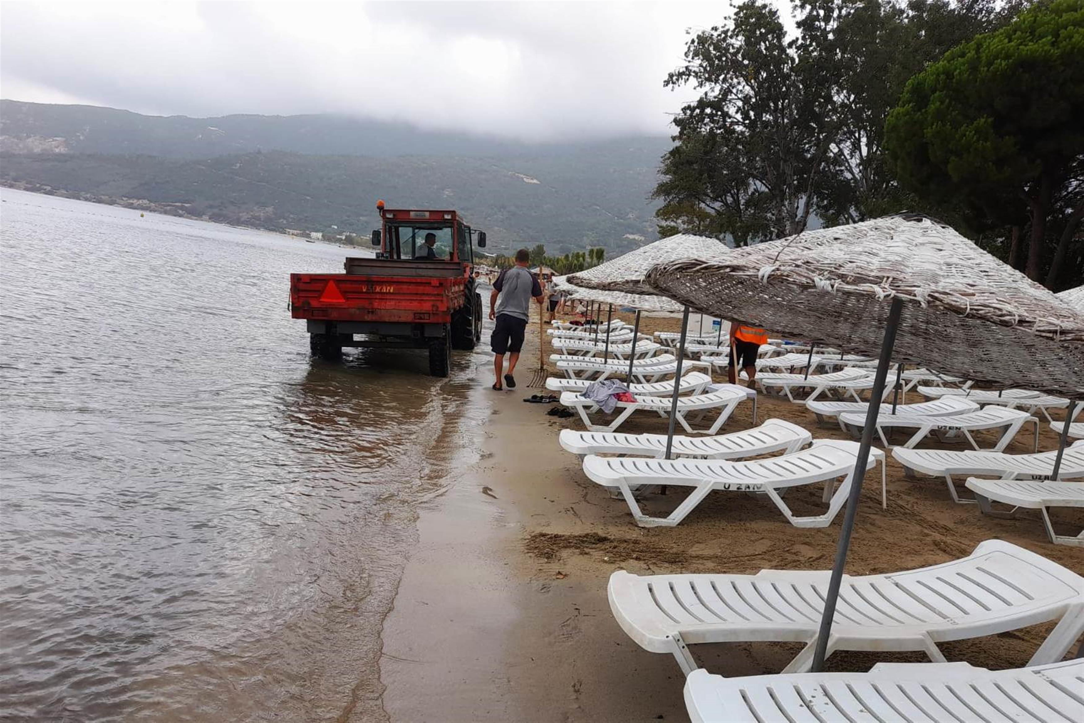 Sahillerden 212 Traktör Atık Toplandı