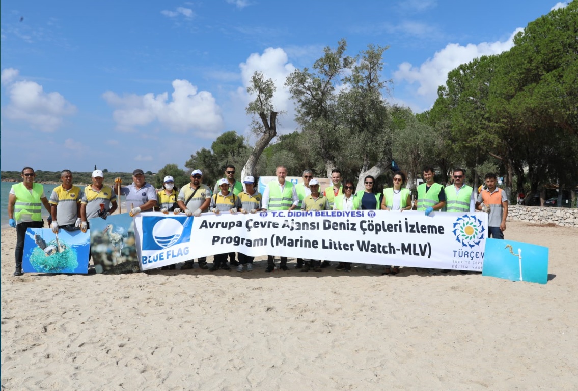 Didim Plajlarında Temizlik Çalışmaları Sürüyor